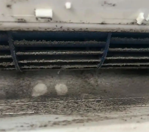 青山湖空调吹的风有股烧焦味是怎么回事